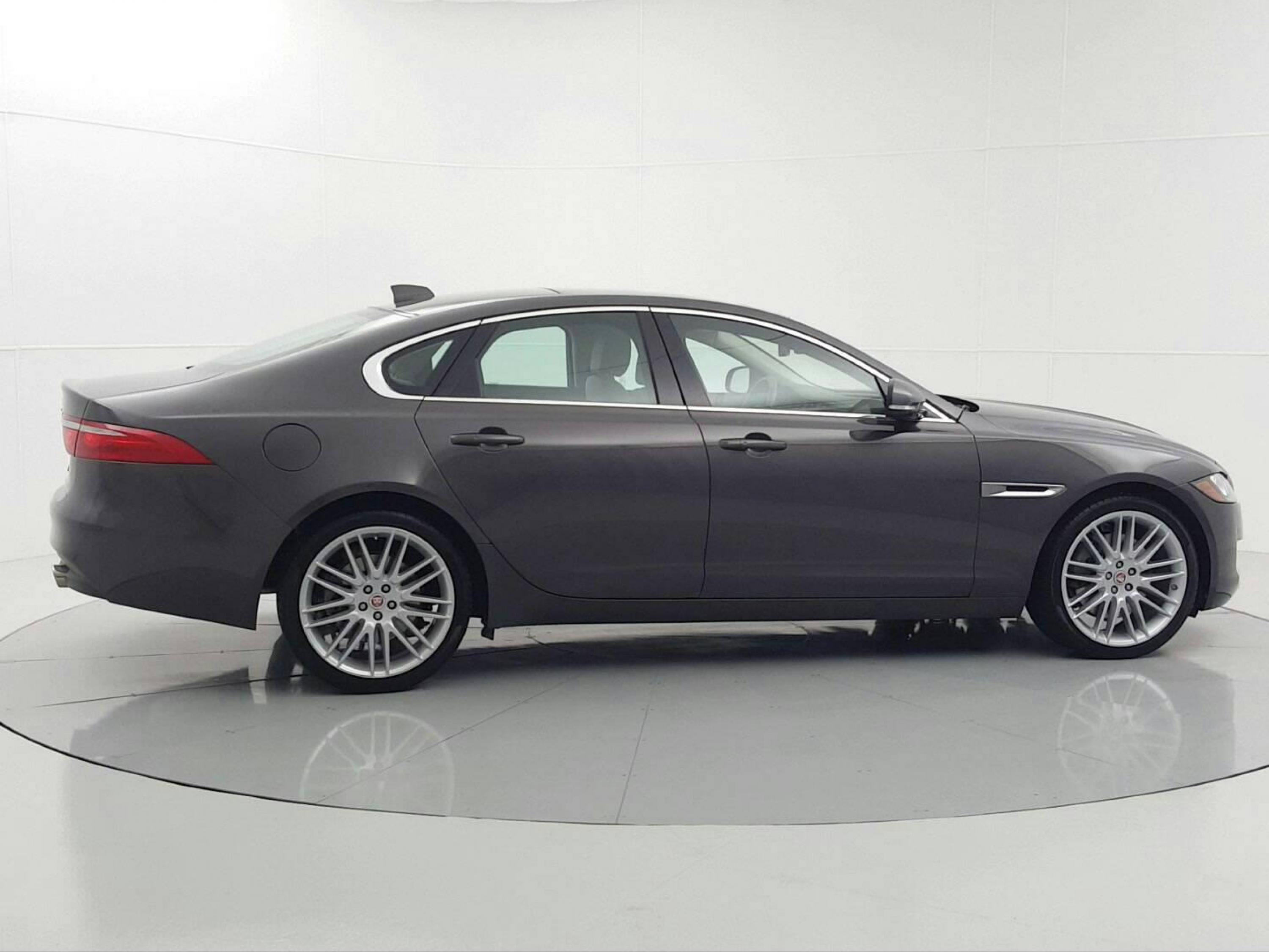 Pre-Owned 2017 Jaguar XF 35t Prestige *INCOMING LEASE RETURN YOU WANT