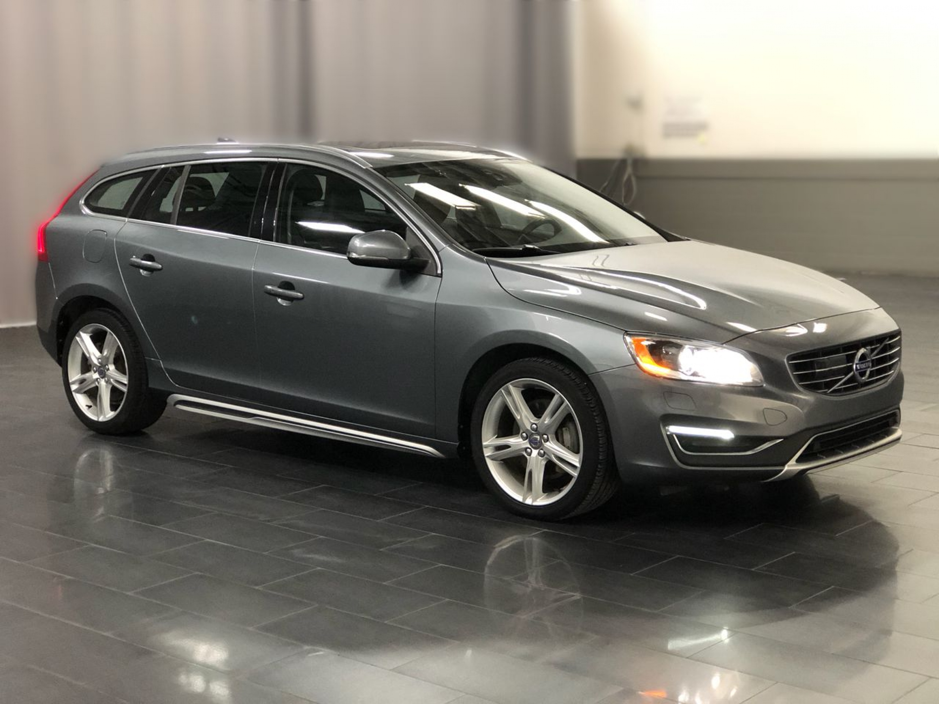 Pre-Owned 2017 Volvo V60 T5 Special Edition Premier *The V60 Has ...