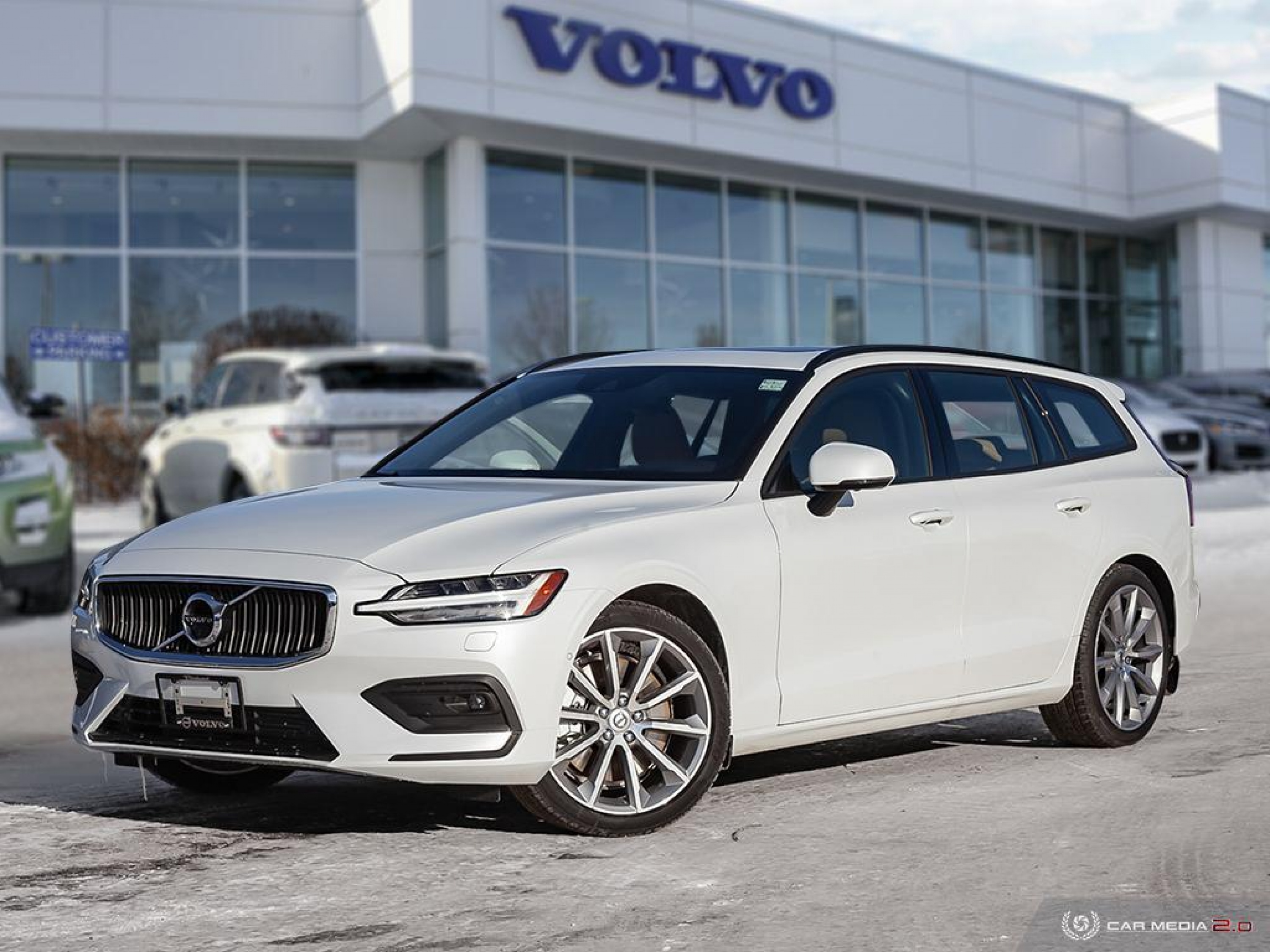 New 2019 Volvo V60 T6 Momentum Awd